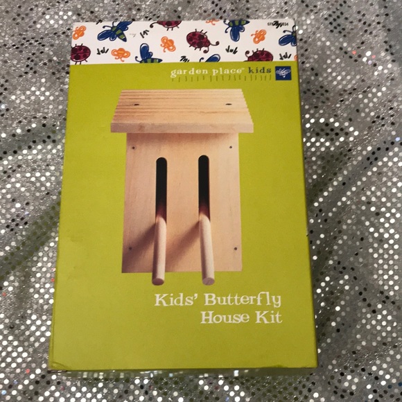 Garden Place Kids Butterfly House Kit - Picture 1 of 3